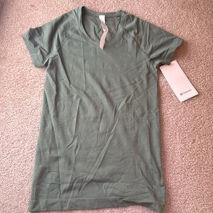 NWT Lululemon Green Swiftly Tech Short Sleeve